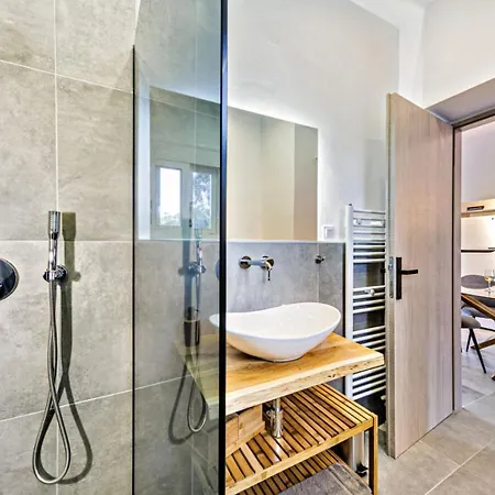 Chill Out Serena * Achilleion